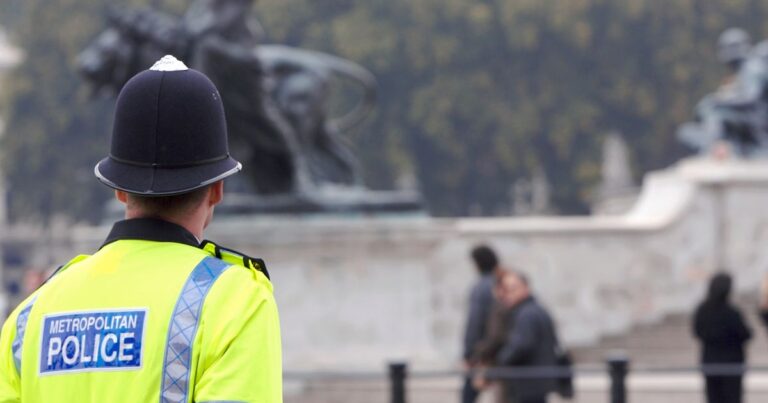 Met Police 'pay people £50' to walk through London to test facial recognition technology
