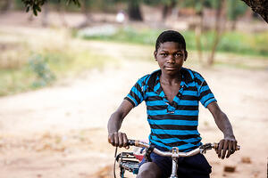 boy_malawi_africa_bike