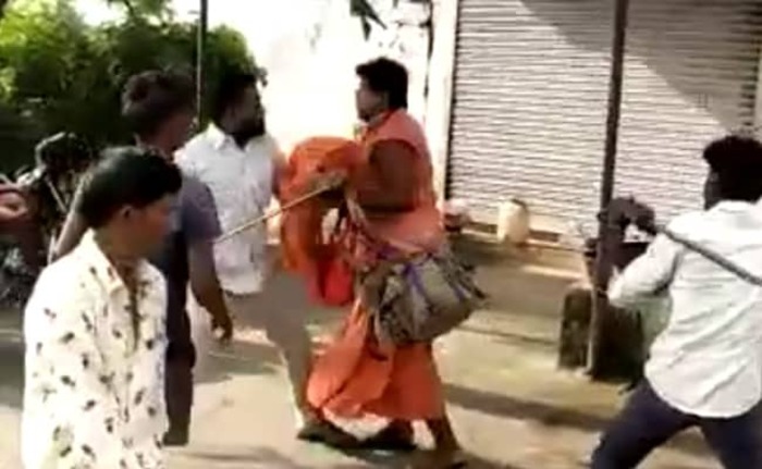 Maharashtra: Hindu saints attacked, assaulted by locals in Sangli over rumours of child trafficking