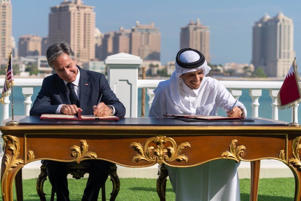 U.S. Secretary of State Antony Blinken with Qatari Foreign Minister Mohammed bin Abdulrahman. - DEPARTAMENTO DE ESTADO