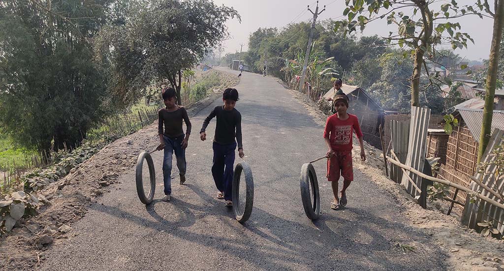 Young children in a village in Bihar playing