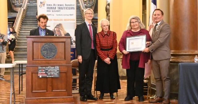 Mason City woman gets award for fighting human trafficking in Iowa